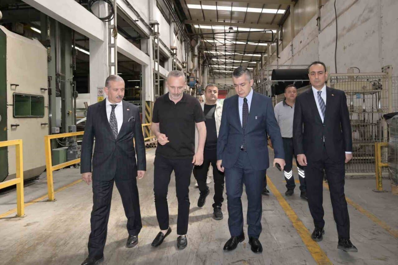 Esenyurt Belediye Başkan Vekili Can Aksoy, Esenyurt'taki sanayi kuruluşlarını ziyaret