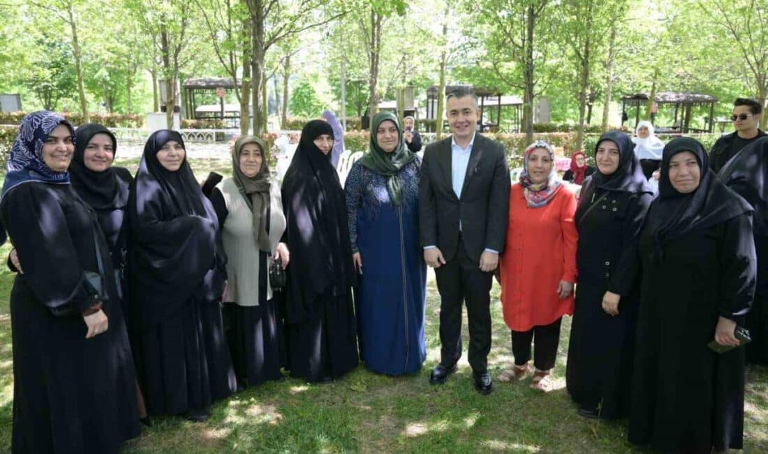 Esenyurt Belediyesi, Anneler Günü için düzenlediği piknik etkinliği ile kadınlara