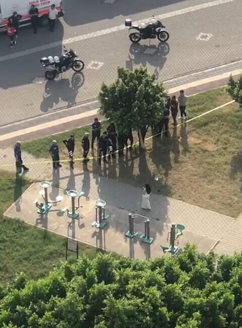 Adana'da eski sevgilisiyle görüşemeyen öğretmen İnci K., okul yakınındaki parkta