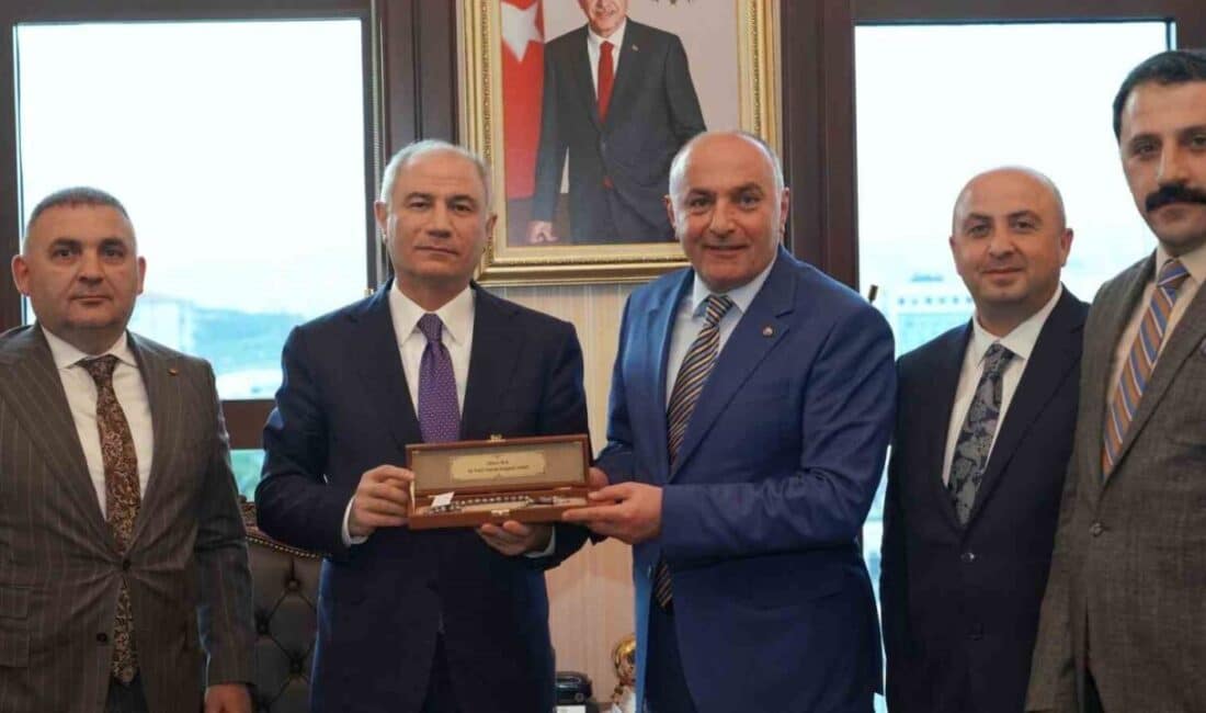 Saim Özakalın, ETSO Yönetim Kurulu ve Meclis üyeleriyle birlikte AK