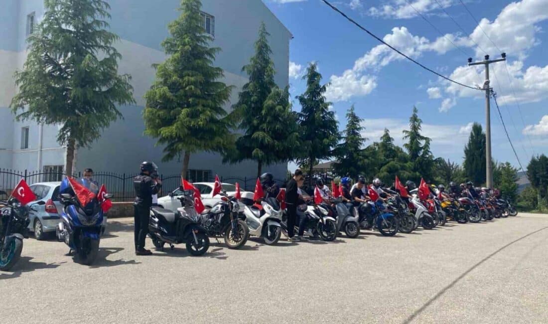 Bursa'nın Orhaneli ilçesinde, "Bir Kural Bir Ömür" temasıyla motosiklet sürücülerine