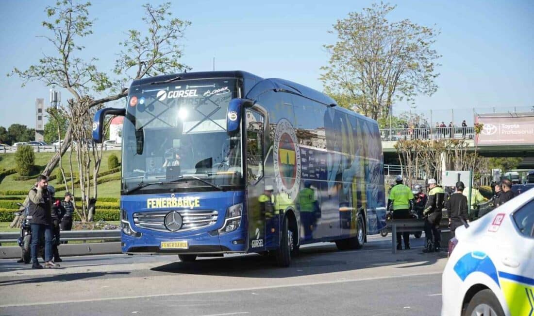 Fenerbahçe, Beşiktaş ile derbi maçı için stada girdi. Fenerbahçe, Trendyol Süper Lig'deki derbi maçında Beşiktaş ile karşılaşmak üzere