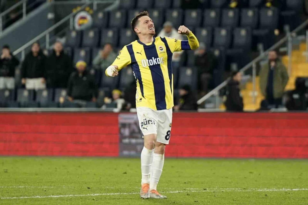 Fenerbahçe, kaptan Mert Hakan Yandaş'ın sol ayak bilek eklemindeki enfeksiyon