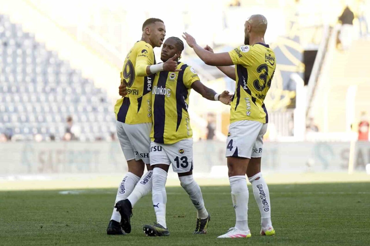 Fenerbahçe, Trendyol Süper Lig'in son haftasında Konyaspor'u 2-1 yenerek sezonu