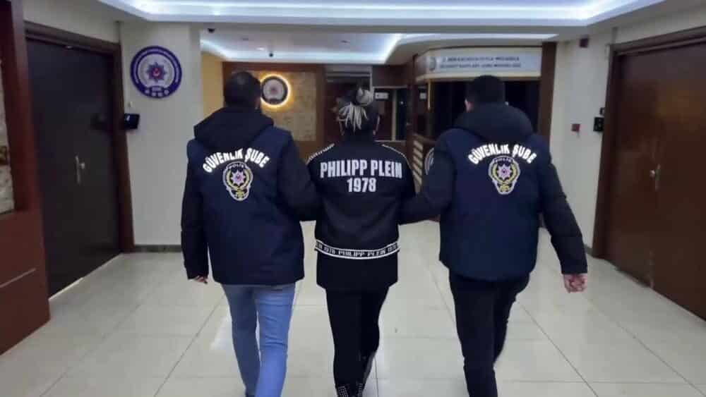 Sosyal medya fenomeni Murat Övüç hakkında, yaptığı şal ile video