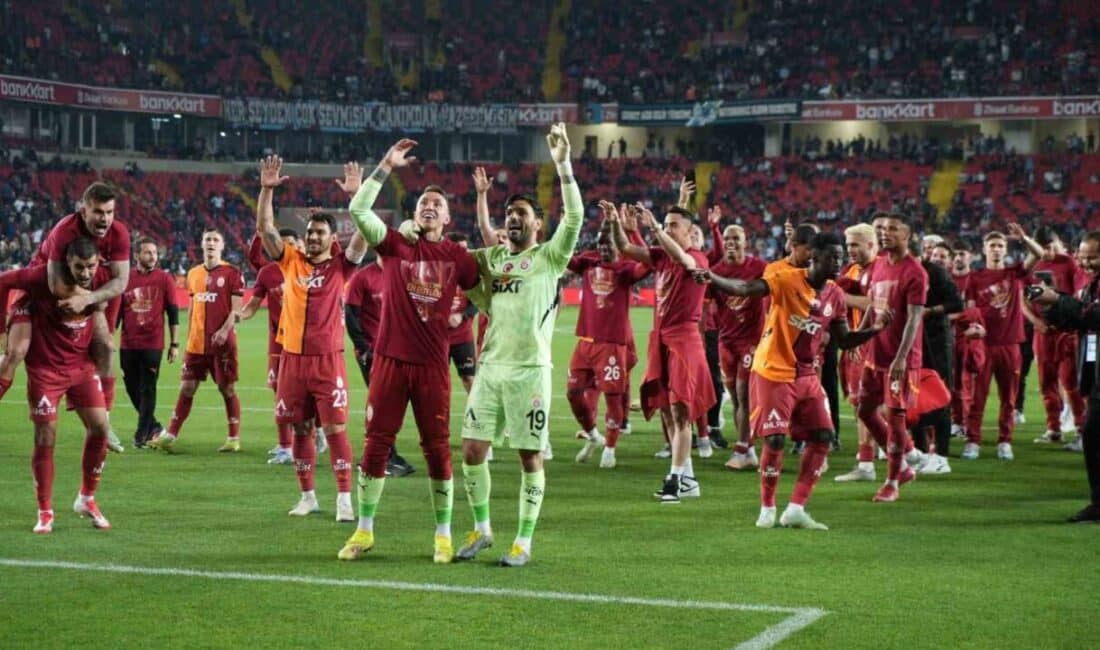 Galatasaray Kaptanı Fernando Muslera, Ziraat Türkiye Kupası’nı kazanarak kupa sayısını