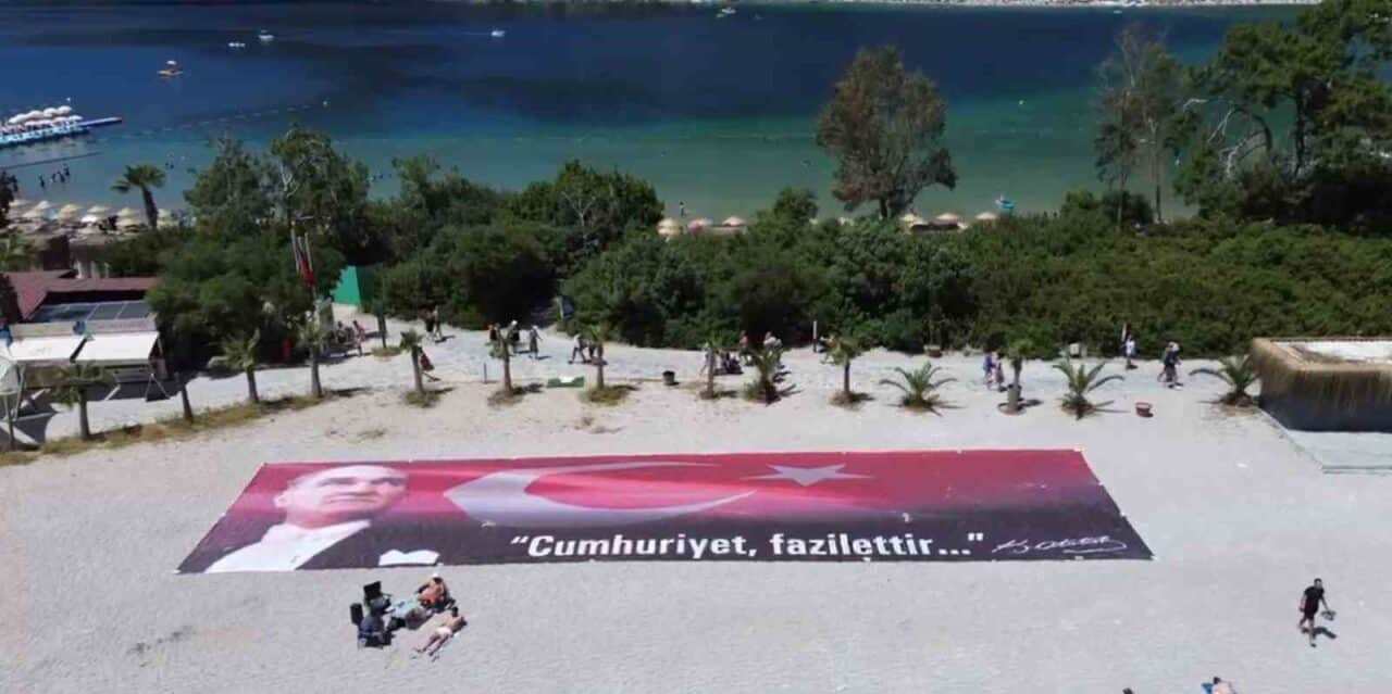 Fethiye’nin Ölüdeniz sahilinde, 19 Mayıs Atatürk’ü Anma, Gençlik ve Spor