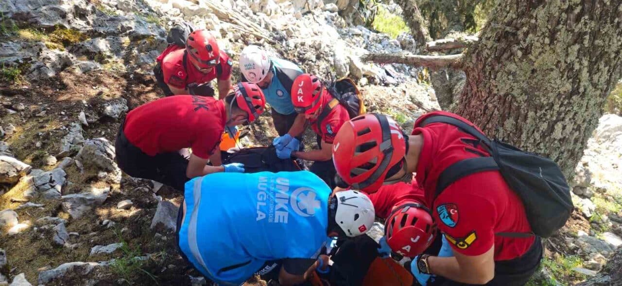 Ölüdeniz Mahallesi Babadağ'dan yamaç paraşütüyle atlayış yapan 81 yaşındaki Alman
