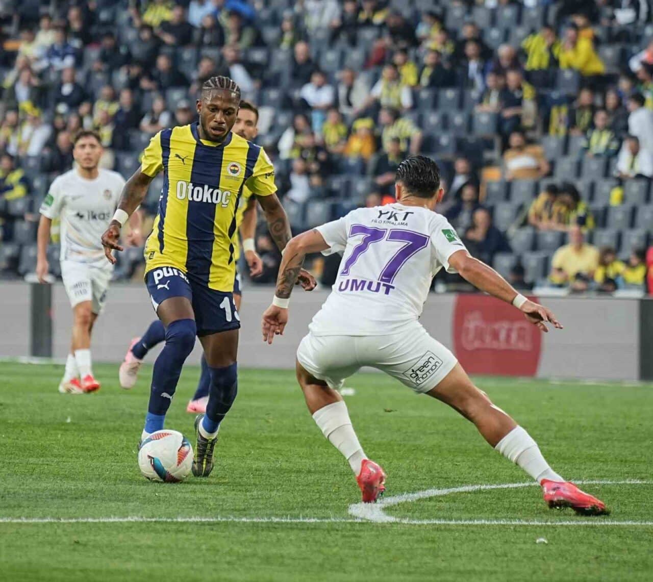 Fenerbahçe'nin orta sahası Fred, Eyüpspor karşısında gördüğü sarı kartla cezalı