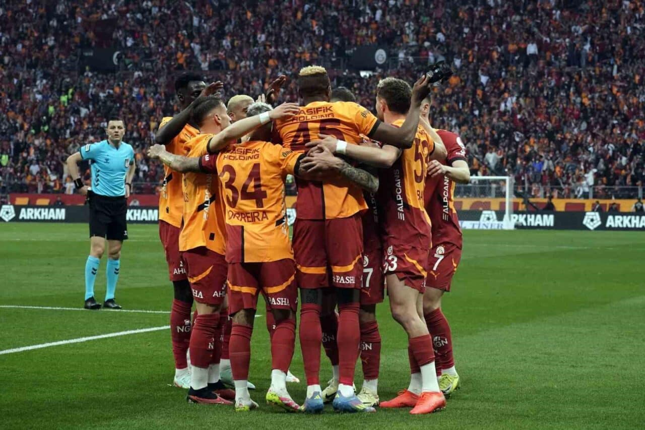Galatasaray, Trendyol Süper Lig'in 34. haftasında Sivasspor'u 4-1 yenerek üst