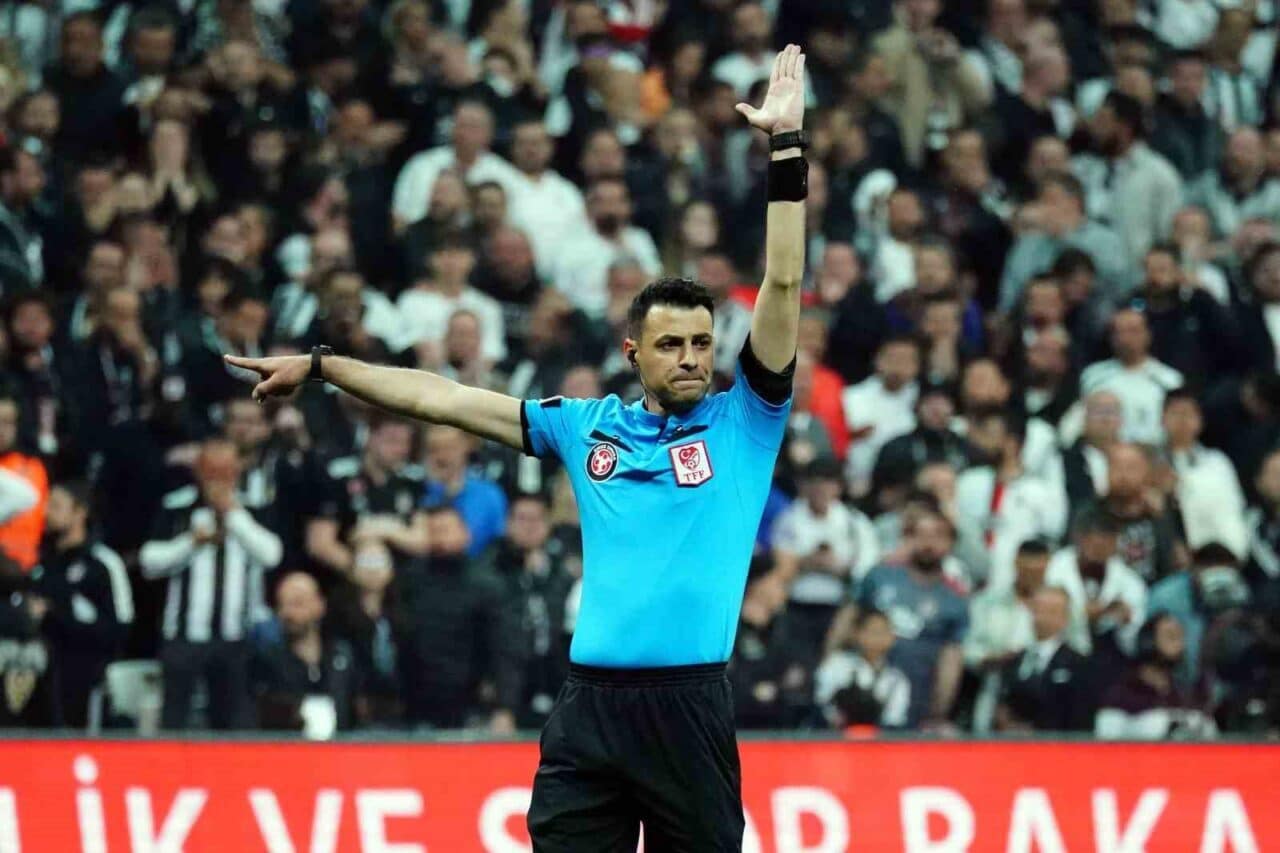 Süper Lig'in 36. haftasında Galatasaray, Kayserispor ile karşılaşacak. Maçın hakemi