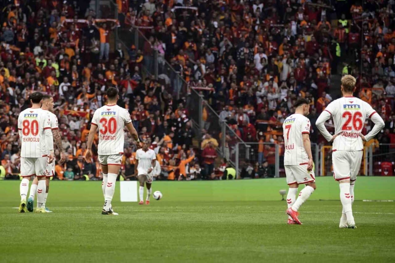Galatasaray, Trendyol Süper Lig'in 34. haftasında Sivasspor'u 4-1 mağlup etti.