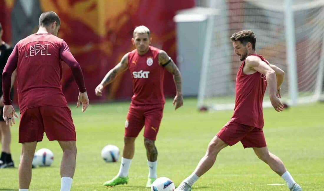 Galatasaray, Trabzonspor ile oynayacağı Süper Lig maçı öncesi antrenmanı Kemerburgaz