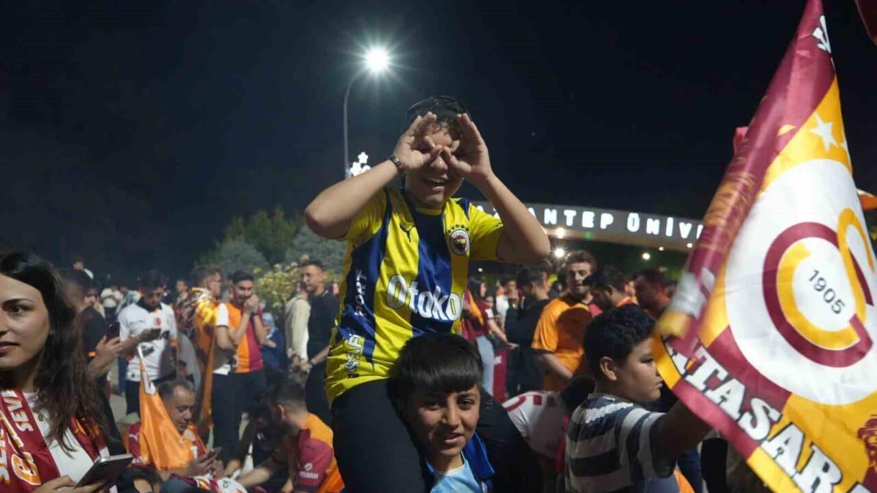 Galatasaray, Trendyol Süper Lig'de 2024-2025 sezonunu Kayserispor'u 3-0 yenerek 25.
