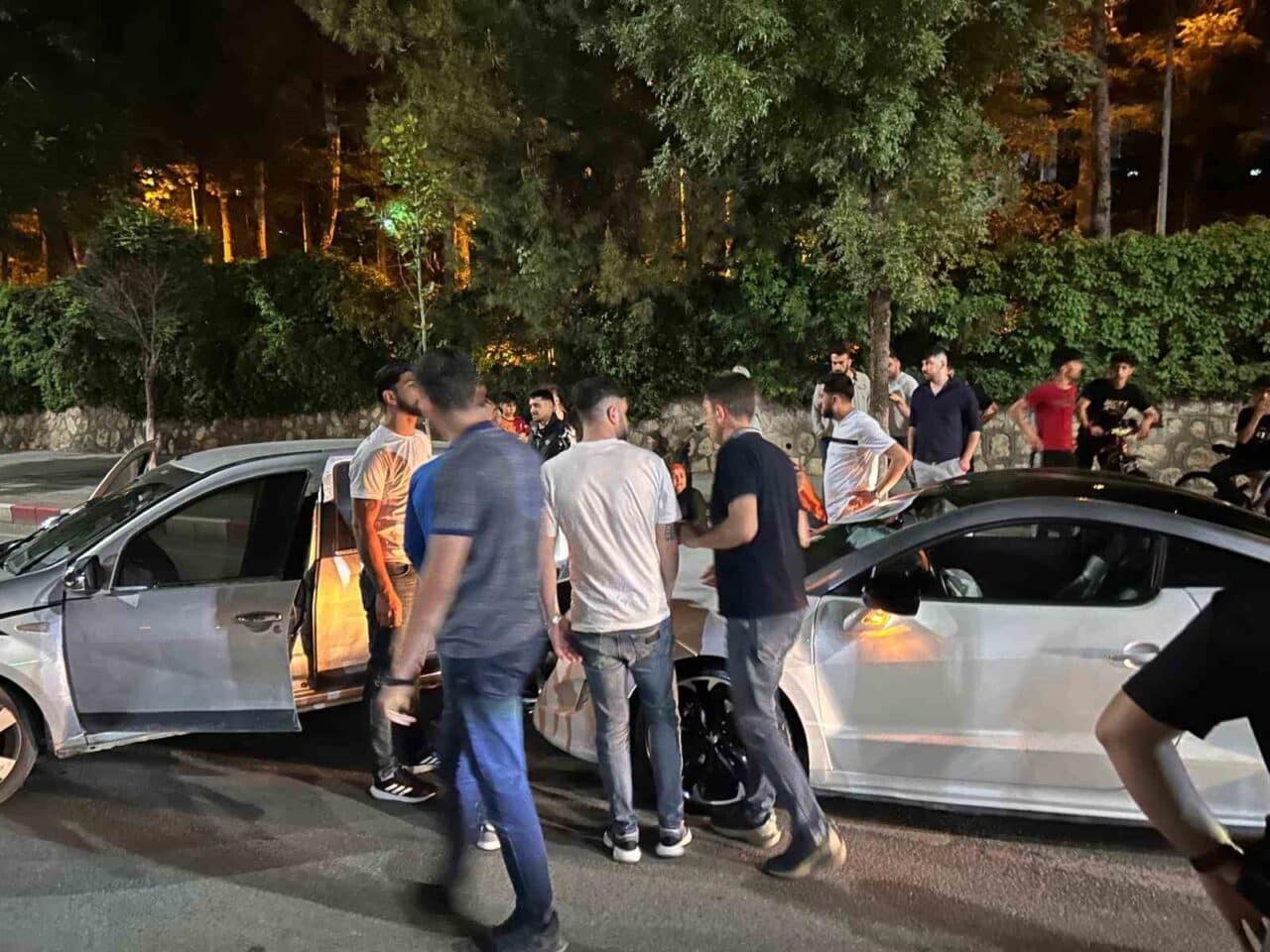 Siirt'te Galatasaray şampiyonluk kutlamaları sırasında iki aracın çarpışması sonucu 1