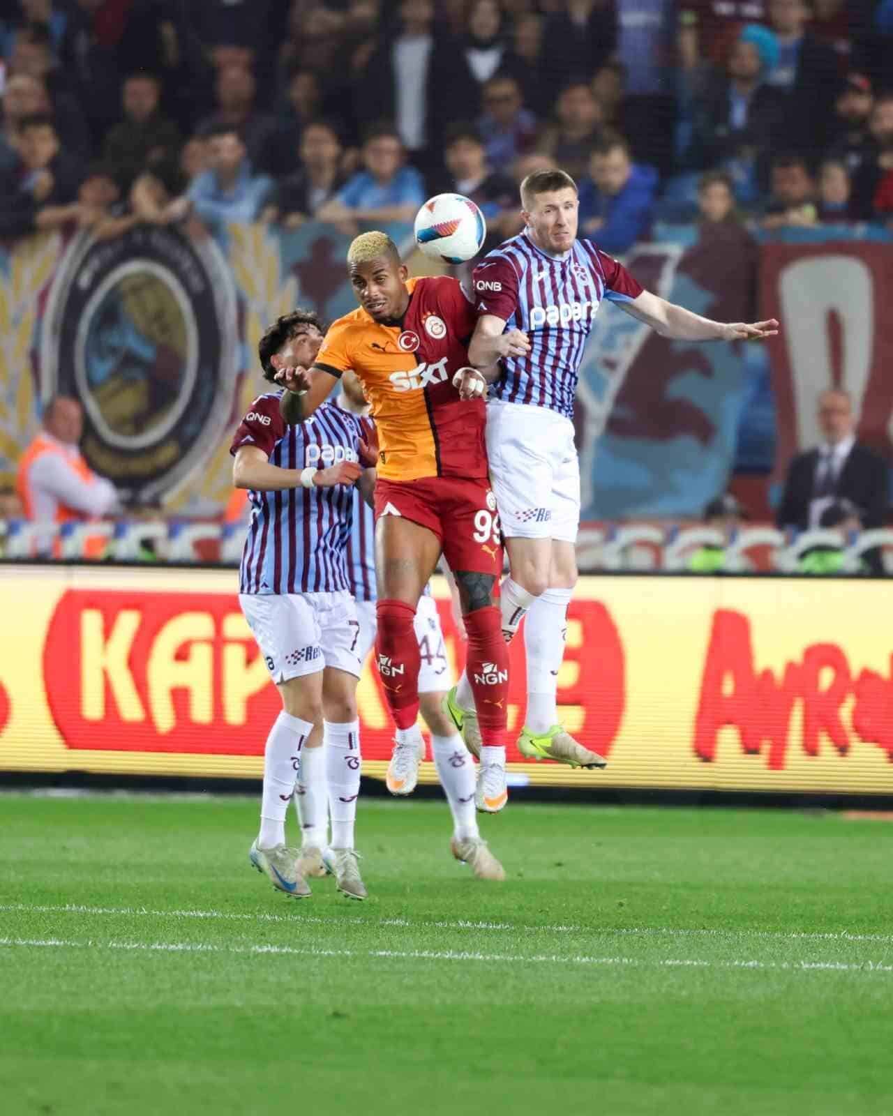 Galatasaray, Trabzonspor'u 2-0 yenerek, rakibiyle olan yenilmezlik serisini 6 maça
