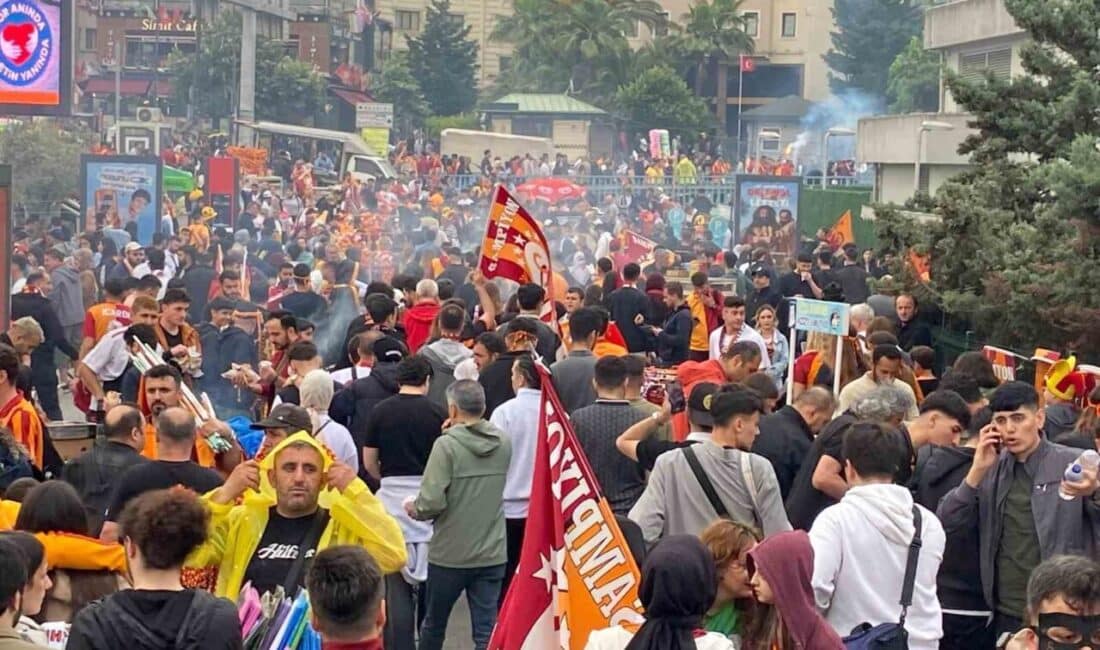 Galatasaray'ın Süper Lig şampiyonluğu şerefine Yenikapı Miting Alanı'nda düzenlenen kutlamalara