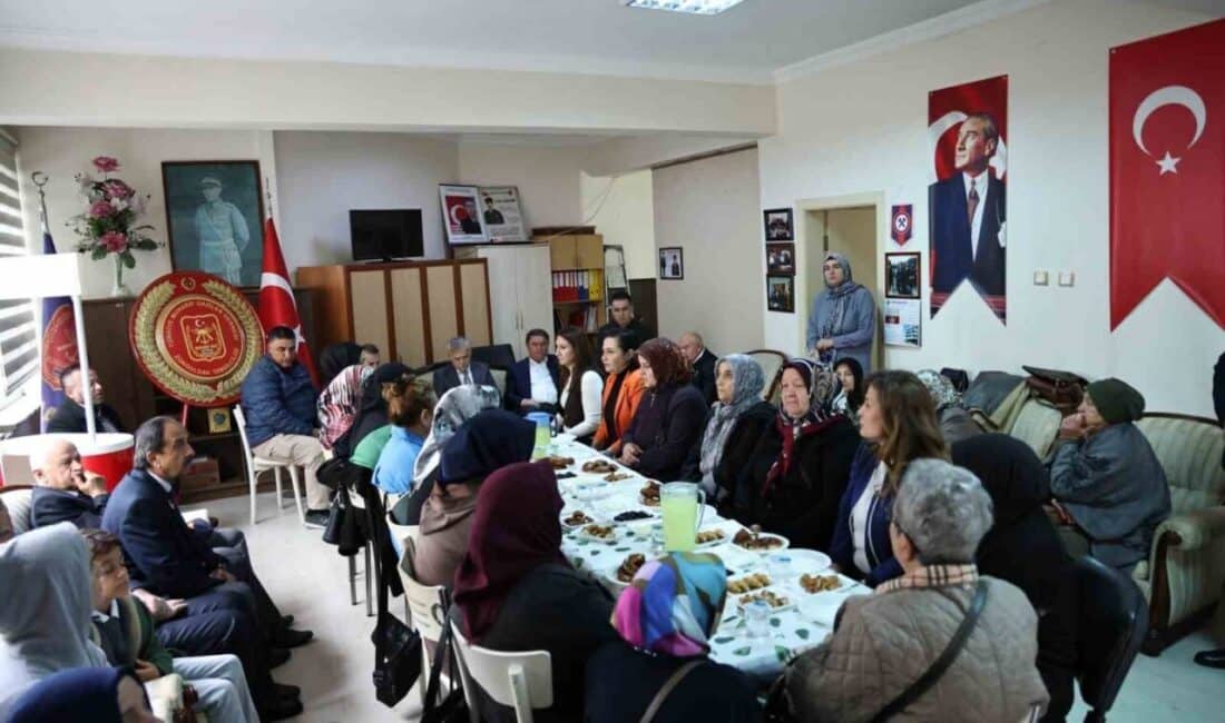 Zonguldak’ta Anneler Günü’ne özel kahvaltı programında duygusal anlar yaşandı Zonguldak'ta Türkiye Muharip Gaziler Derneği'nin düzenlediği Anneler Günü kahvaltısında, şehit