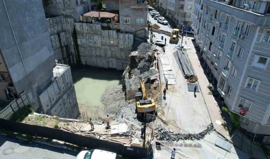 Gaziosmanpaşa’da İnşaat Alanında Meydana Gelen Göçük Nedeniyle Yol Kapatıldı ve Bina Tahliye Edildi İstanbul Gaziosmanpaşa'da inşaat alanında meydana gelen çökme, yol trafiğine kapatılmasına