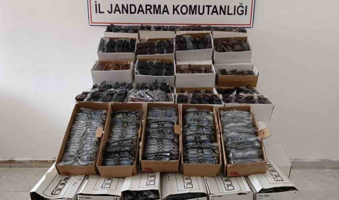 Antalya'nın Gazipaşa ilçesinde yapılan bir jandarma operasyonunda, durdurulan bir araçta