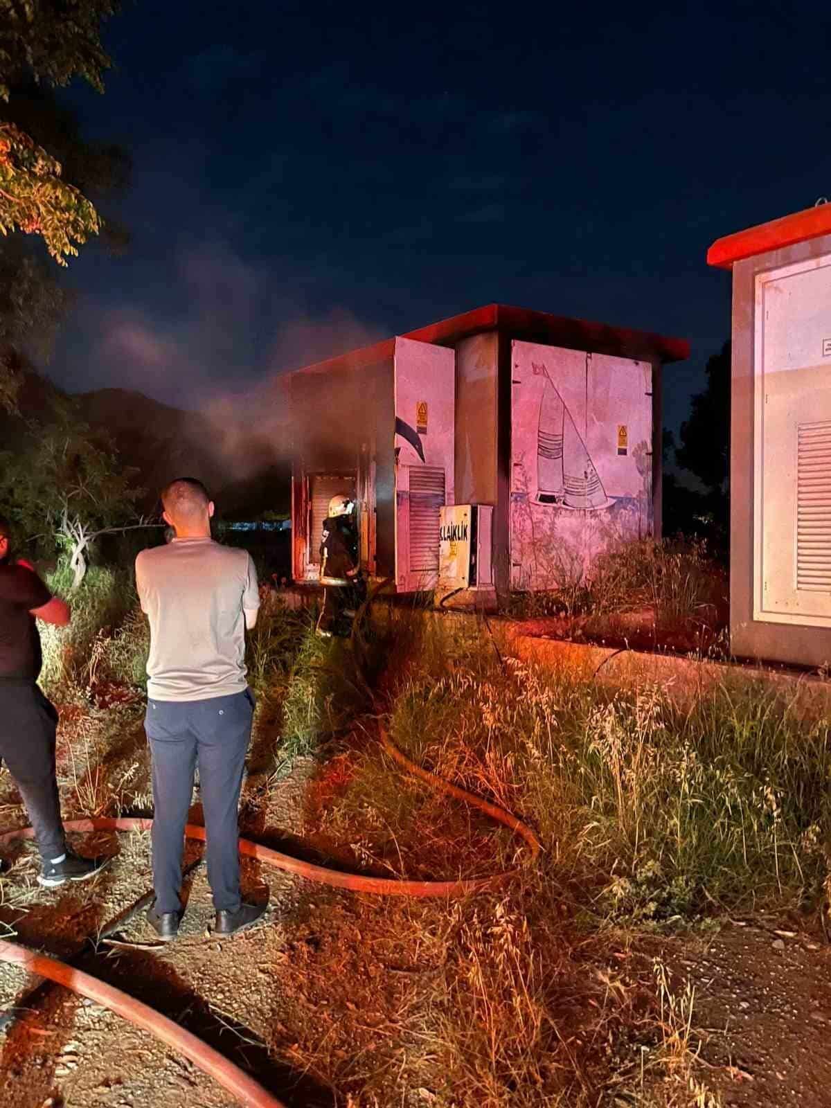 Antalya'nın Gazipaşa ilçesinde, Pazarcı Mahallesi'ndeki bir trafoda çıkan yangın, itfaiye