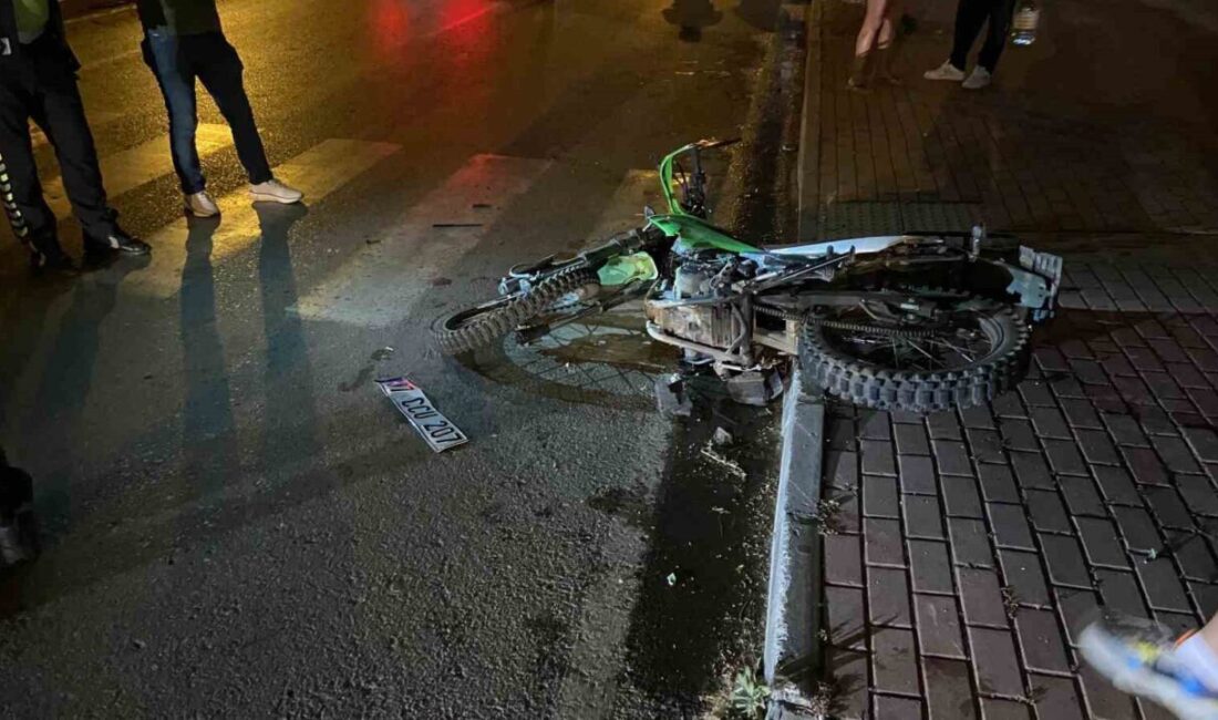 Antalya'nın Gazipaşa ilçesinde meydana gelen trafik kazasında, U dönüşü yapan