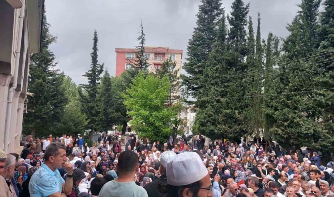 Kütahya'nın Gediz ilçesinde, 56 hacı adayı için uğurlama töreni yapıldı.
