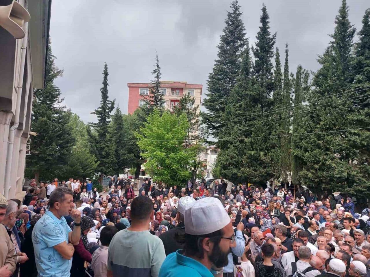 Kütahya'nın Gediz ilçesinde, 56 hacı adayı için uğurlama töreni yapıldı.