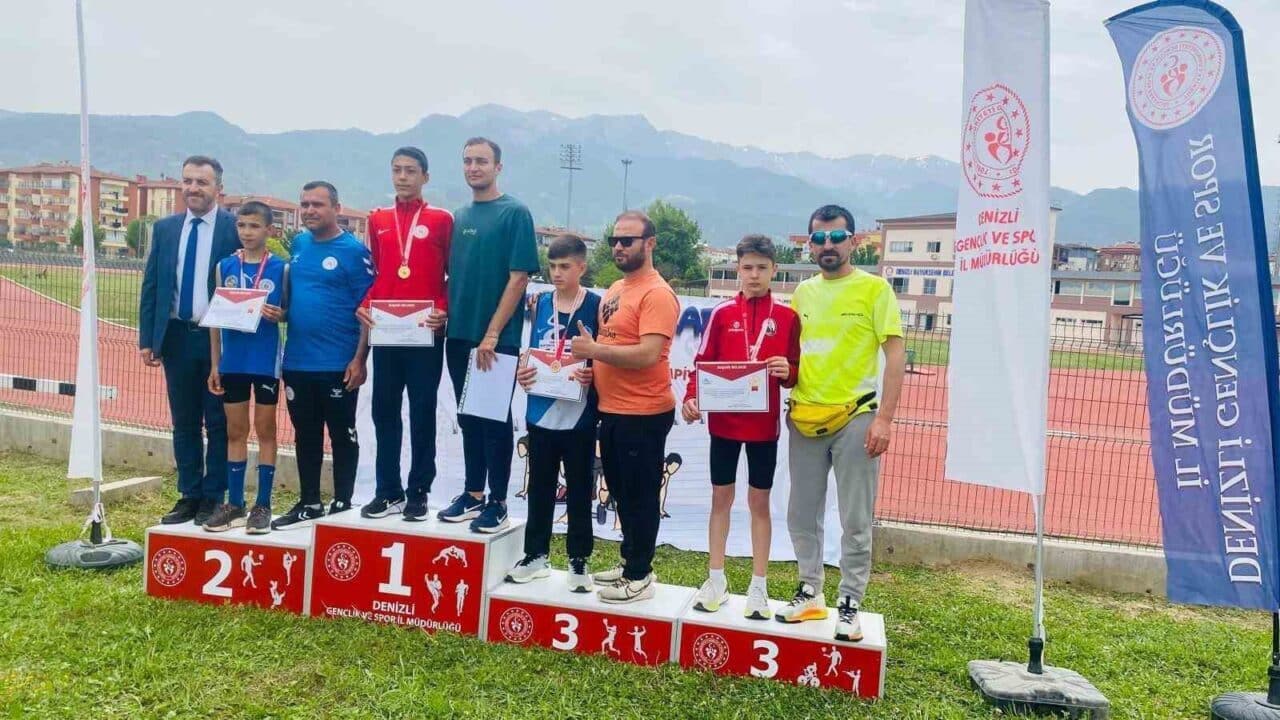 Denizli'deki Okul Sporları Türkiye Şampiyonası'nda Gediz Atatürk Ortaokulu öğrencisi Mert