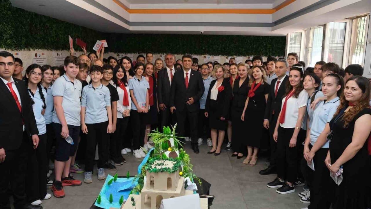 Gaziantep Kolej Vakfı Özel Ortaokulu'nda gerçekleştirilen Bilim Şenliği, GKV Özel