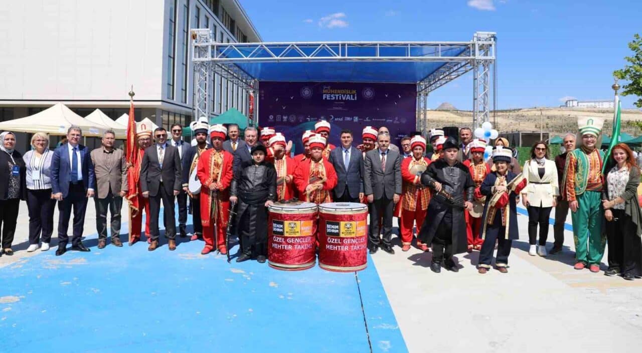 Necmettin Erbakan Üniversitesi, Mühendislik Gençlik Festivali'nin ikincisini düzenleyerek öğrencileri bir