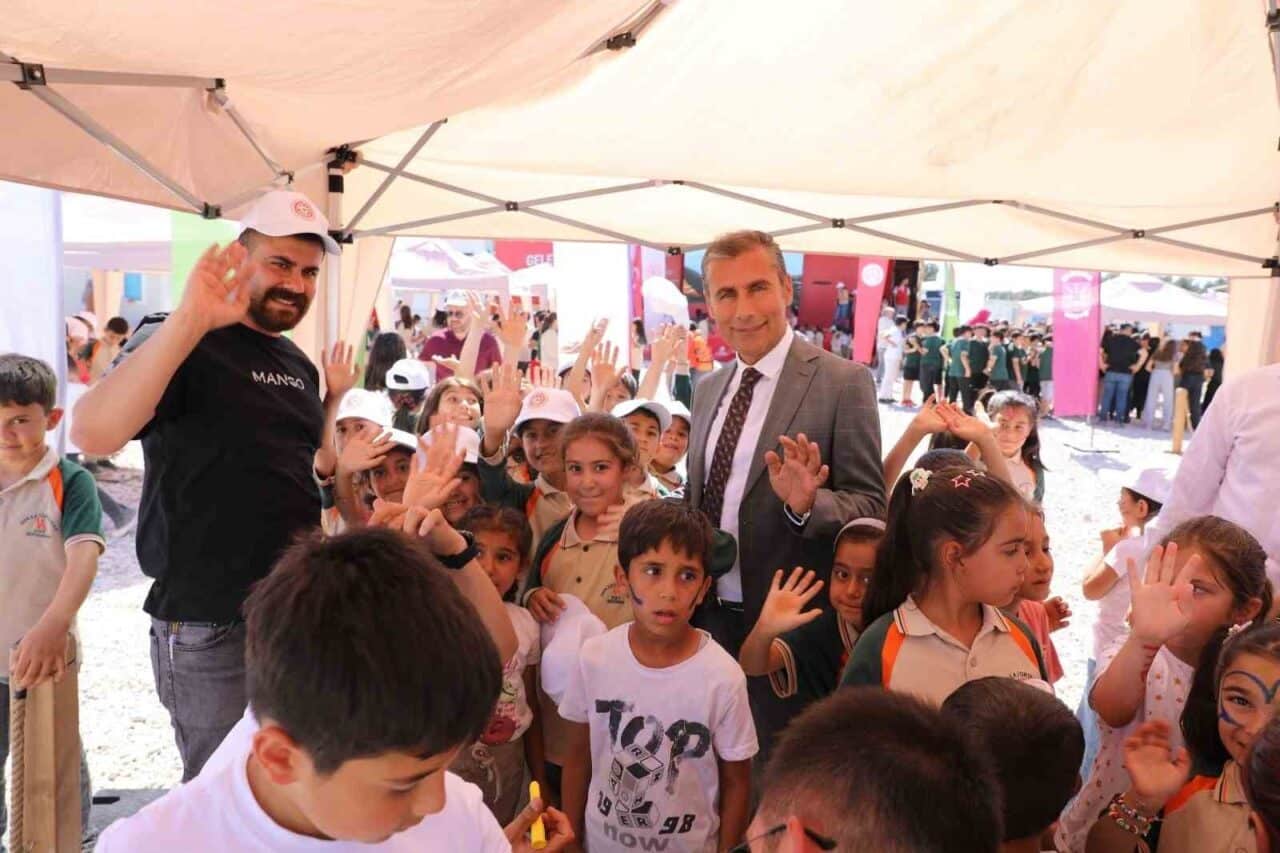 Geleneksel Spor Dalları Federasyonu'nun "Geçmişin ihtişamını geleceğe taşıyoruz" sloganıyla düzenlediği