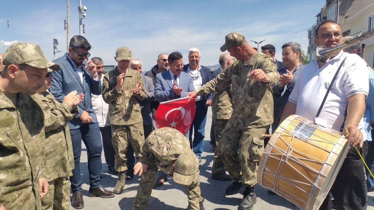 Mudanya'da Mudanya Engelsiz Yaşam Derneği tarafından düzenlenen temsili asker eğlencesi,