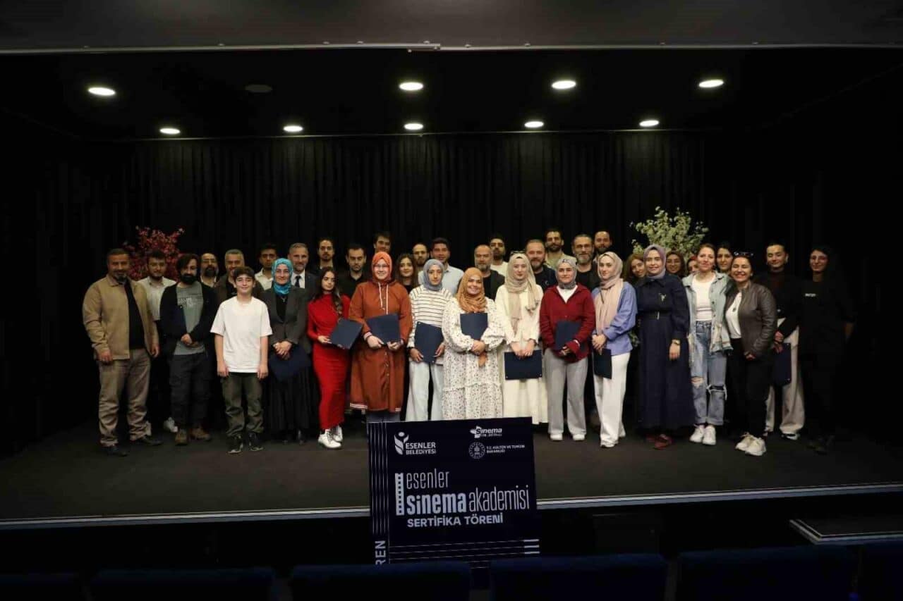 Esenler Belediyesi'nin düzenlediği 7. Esenler Sinema Akademisi'nde mezuniyet heyecanı yaşandı.
