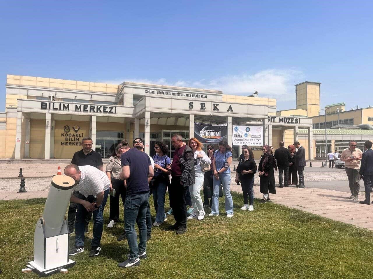 Kocaeli Bilim Merkezi'nde düzenlenen "Astronomi Öğretmen Semineri" ve "Çocuk Akademisi"