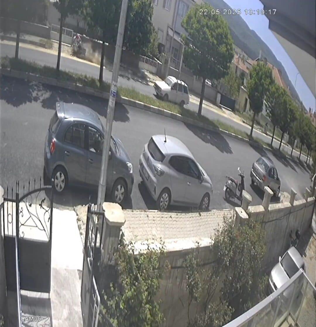 Afyonkarahisar'ın Sultandağı ilçesinde M.B. (18) yönetimindeki motosiklet, yoldaki çukura girerek