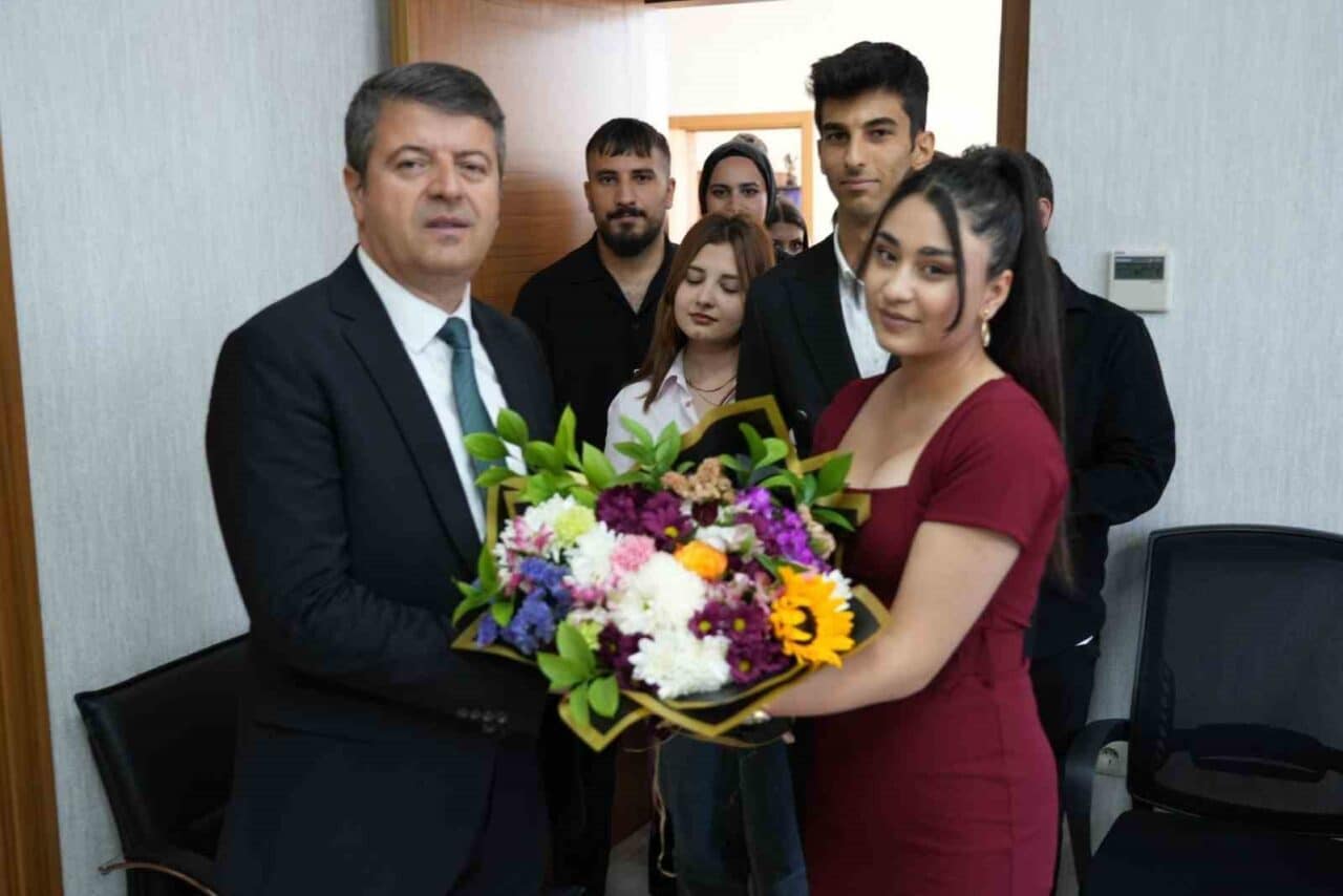 Adıyaman Belediyesi ve Kent Konseyi iş birliğiyle oluşturulan gençlik meclisi,