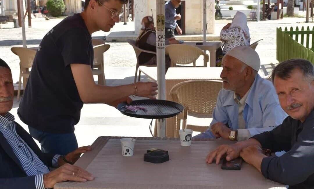 Germencik’te Çay Fiyatları Günlük 1 TL’ye Düşürüldü! Germencik Belediyesi, Kültür Kafe ve Şehit Görkem Akkuş Parkı'nda çay