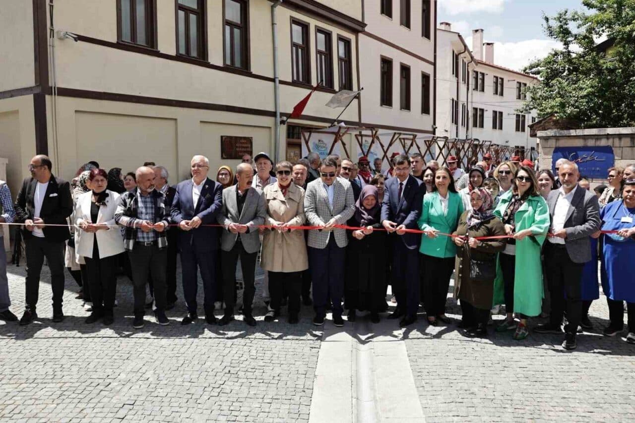 Kütahya Belediyesi, Germiyan Sokak'ta "Kütahya Yöresel Lezzetleri ve El Sanatları"