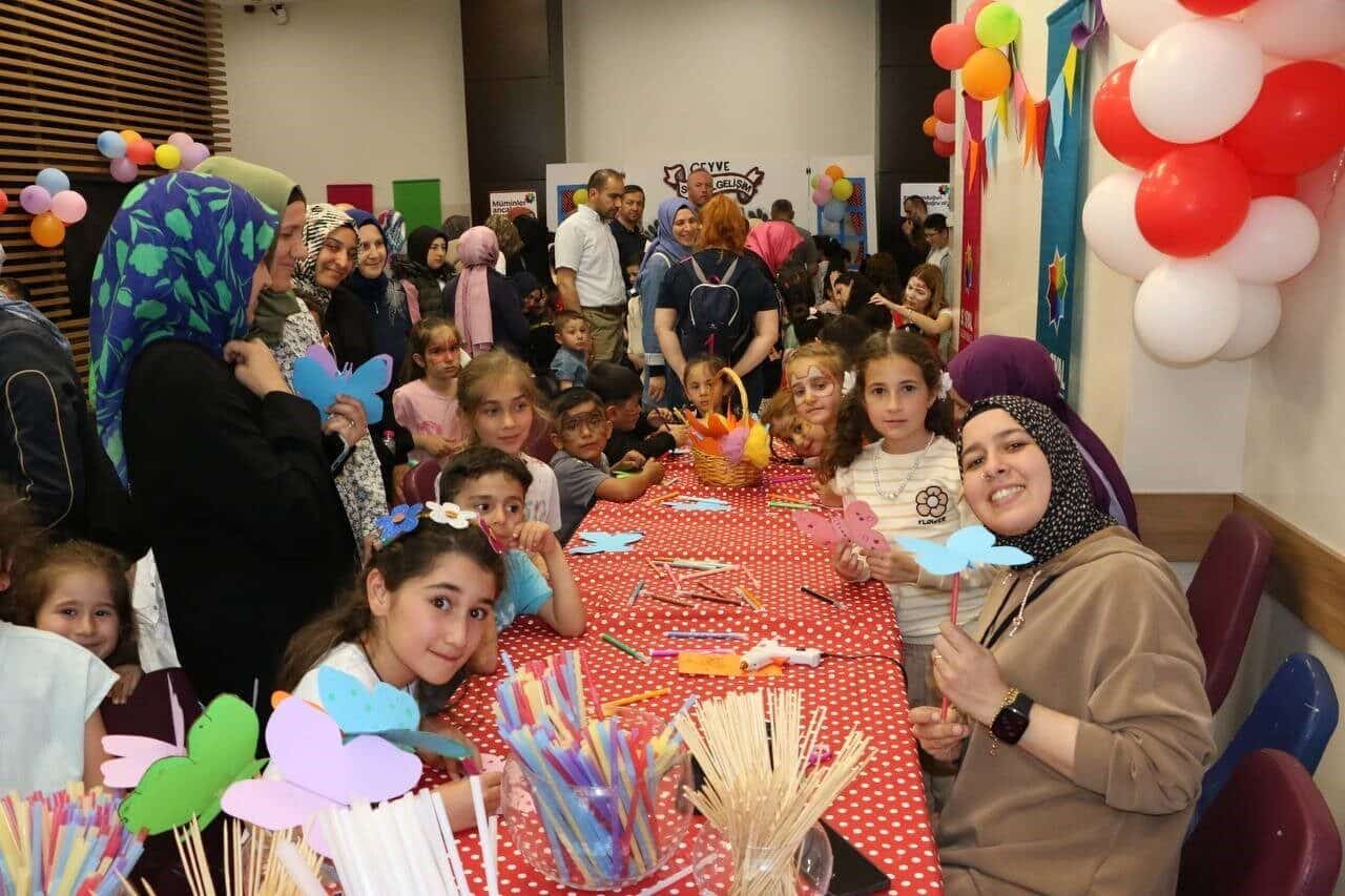 Sakarya Büyükşehir Belediyesi Geyve Sosyal Gelişim Merkezi'nde düzenlenen bahar şenliğinde