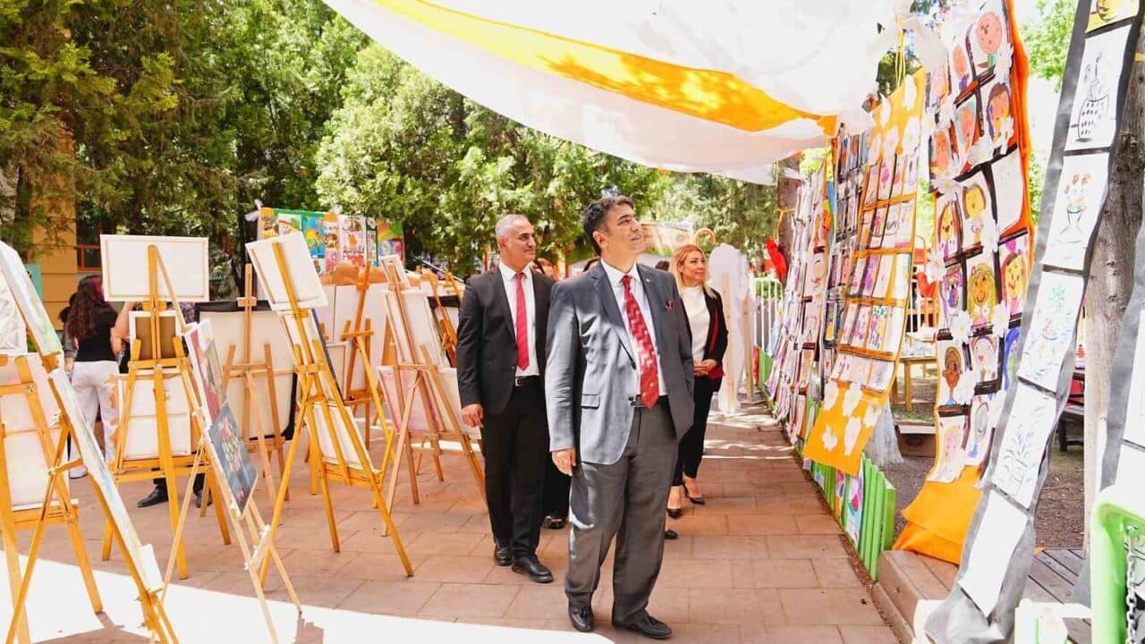 Gaziantep Kolej Vakfı Özel Okulları, 61. yılını kutlarken düzenlediği festivalde