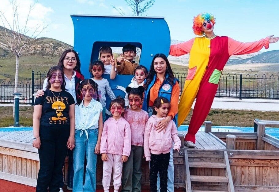 Refahiye Gençlik Merkezi gönüllüleri, 'Hayata Renk Kat' projesi kapsamında 4-6