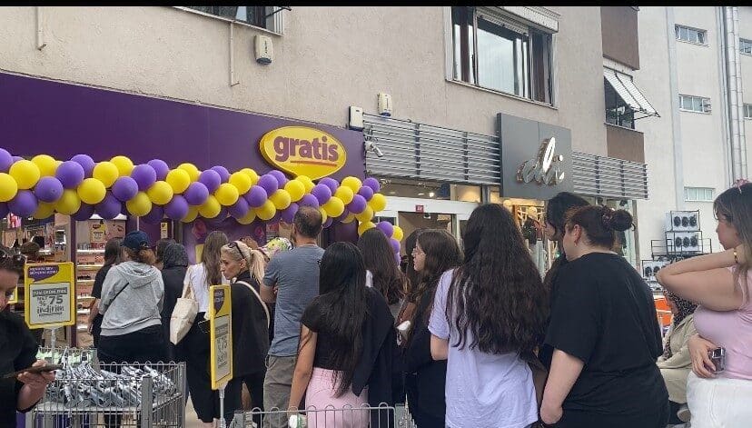Gratis, Türkiye genelinde gerçekleştirdiği bir günlük %75 indirim kampanyasıyla dikkat