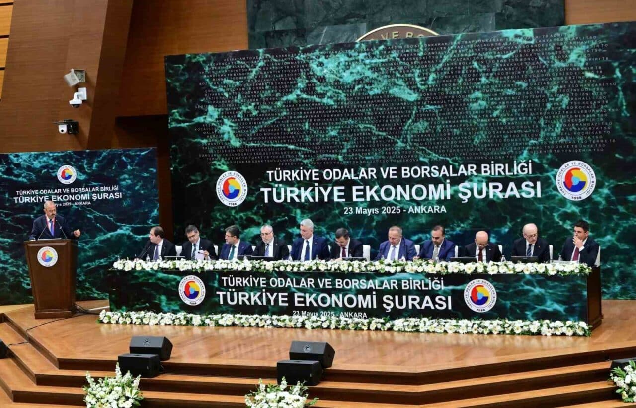 Gaziantep Sanayi Odası'nın önemli isimleri Adil Sani Konukoğlu ve Adnan