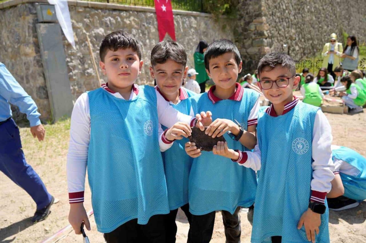 Gümüşhane Müzesi'nde 18-24 Mayıs Müzeler Haftası dolayısıyla yapılan arkeolojik kazı