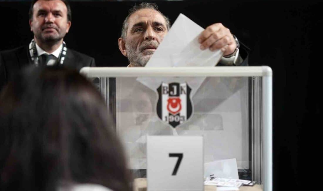Beşiktaş Kulübü Başkan Adayı Gürkan Aksoy, Ataköy Atletizm Salonu'nda gerçekleştirilen