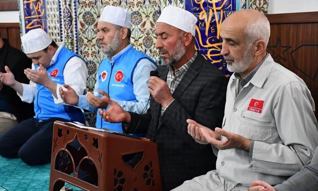 Sivas'ın Gürün ilçesinde, 7 hacı adayını uğurlamak için düzenlenen törende,