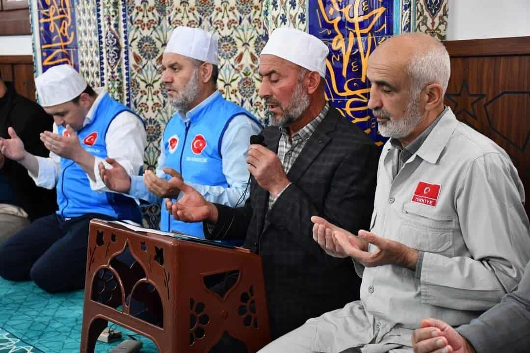 Sivas'ın Gürün ilçesinde, 7 hacı adayını uğurlamak için düzenlenen törende,