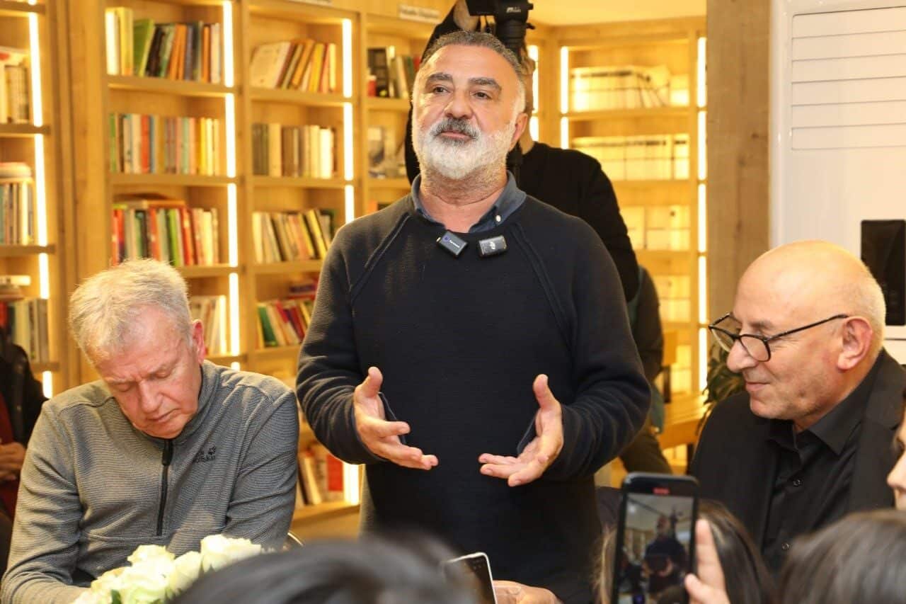 Cengiz Bozkurt, 'Erdal Bakkal' karakteriyle tanınan ünlü oyuncu, çocukluk yıllarını