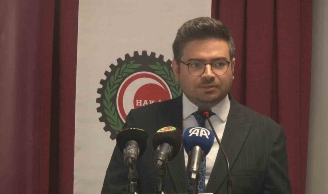 HAK-İŞ ve Ankara Sosyal Bilimler Üniversitesi'nin düzenlediği '8. Gençlik Farkında